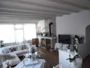 au café de la gare, SPA, Pêche en Saone Bourgogne Maison de charme spacieuse Dijon Dole Gray - Charmes