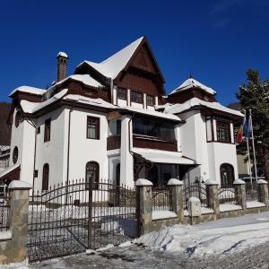 White Wood Chalet