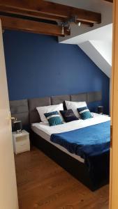 Апартамент Apartament przy centrum z własnym parkingiem Зельона Гора Полша