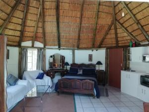 Clarens socialites, Thatch Cottage #1