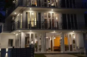 House On The Bend - 平谷