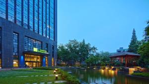 Holiday Inn Express Hangzhou Huanglong, an IHG hotel