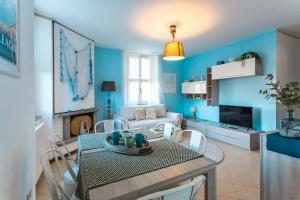 Апартамент Porto Azzurro Apartment Варенна Iталiя