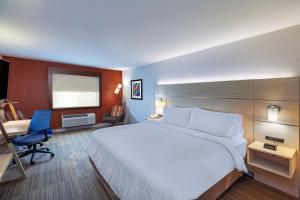 Standard King Room room in Holiday Inn Express Hotel and Suites Jenks an IHG Hotel