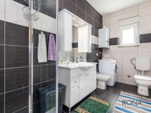 Rona apartments Smokva