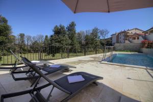 Charming villa Aurora with private pool 200m from the beach for up to 10 persons - WiiBuk