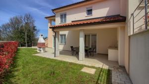 Charming villa Aurora with private pool 200m from the beach for up to 10 persons - WiiBuk