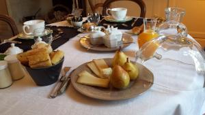 B&B / Chambres d'hotes Bois de Cadene : Chambre Familiale avec Salle de Bains Privative