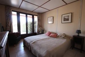 Domaine de vacances à 600m de la plage villa 4 chambres 9 couchages WIFI terrasse parking animations et piscines en supplément LRPDSH4