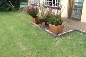Clarens Socialites Garden Apartment #2