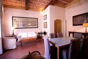 Family 2BR Apartment in Via Giulia