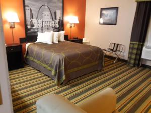 King Studio Suite - Non-Smoking room in Super 8 by Wyndham Mound City
