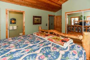 Holiday Home room in Moonridge Mountain Retreat-1876 by Big Bear Vacations