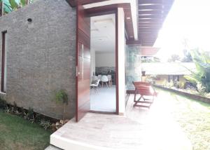 Casa moderna perto do mar