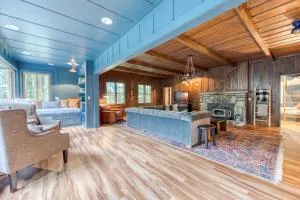 Hygge Cabin On The River - Rhododendron