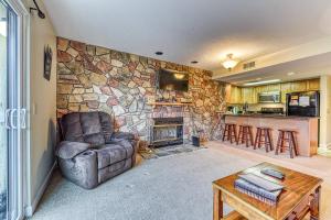Two Bedroom Apartment  room in Gatlinburg Glory