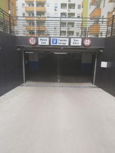 City Lux Free Garage