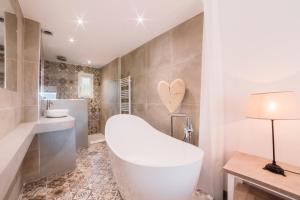 Hotels Hotel Font Mourier : Chambre Double Prestige avec Baignoire et Douche