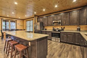 Luxe Cabin with Home Theater Less Than 2 Miles to Gatlinburg