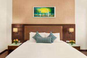 Superior King Room - Non-Smoking, Guaranteed Late Check-out (2 pm), 20% off F&B room in Ramada by Wyndham Dubai Deira