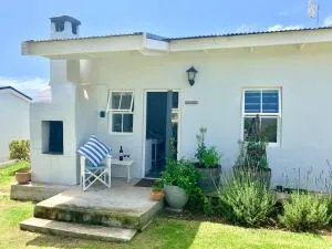 Paul Wallace Wines & Cottages - Botrivier