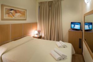 Double or Twin Room for Single Use room in Blue Sea Hotel Alimos