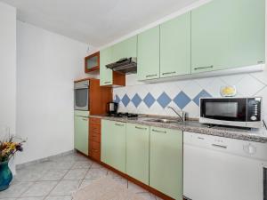 Enticing Apartment in Vir near Seabeach