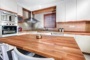 Spacious apartment in Glyfada close to the sea