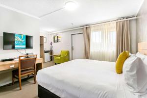 Superior Efficiency King Room - Non-Smoking room in Quality Inn Sunshine Haberfield