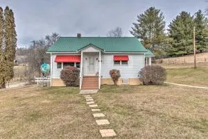 Quaint and Scenic Country Cottage, 3 Mi to New River - Crumpler