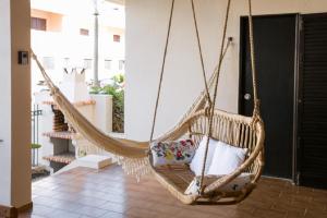 WOW View with Terrace and WiFi, 100m to Beach, 10 min to City