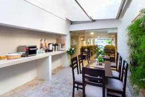 Hotel Avexi Suites By GEH Suites