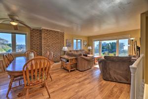 East of the Sun Beachside Apartment with Deck!