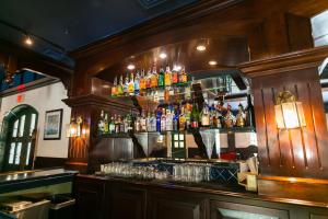 Courtleigh Hotel & Suites