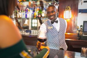 Courtleigh Hotel & Suites