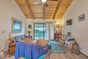 Peaceful Abode with Deck, 13 Mi to Black Sand Beach! - Waiohinu
