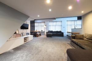 Penthouse Warehouse Slps 18 (61)