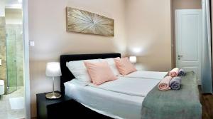 Parliament Square Apartment