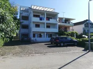 White House - 图兰杰