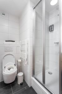 Appartements D&E - PARIS-DISNEY - HOLIDAYS APARTMENT - APPARTEMENT DE VACANCES - 5 CHAMBRES- 5 SDB - 5 BEDROOMS - 5 BATHROOMS - Netflix : photos des chambres