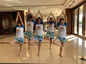 Khách Sạn HOLIDAY CỬA LÒ