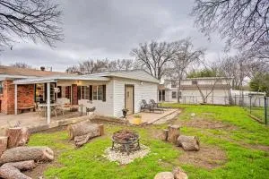Pet-Friendly River District Home with Fenced Yard - White Settlement