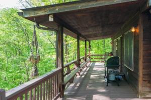 Three-Bedroom House room in Spy Rock Cabin Cabin