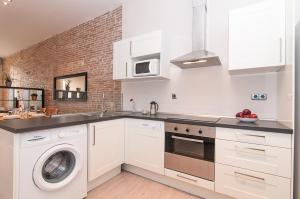 Two-Bedroom Apartment - Fontanella 13 room in Weflating Ramblas