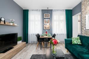 Deluxe Old Town Apartment by Noclegi Renters