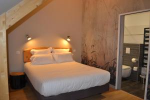 Hotels Logis Auberge de Pont Calleck : Chambre Double