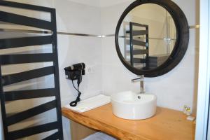 Hotels Logis Auberge de Pont Calleck : photos des chambres