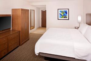 King Room - Hearing Accessible room in Holiday Inn Express Hotel & Suites Austin Downtown an IHG Hotel