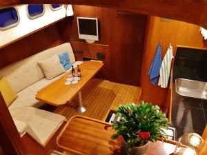 Motor Yacht Almaz