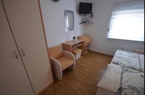 One-Bedroom Apartment room in 4 Apartments - parking airco - 150 m to beach